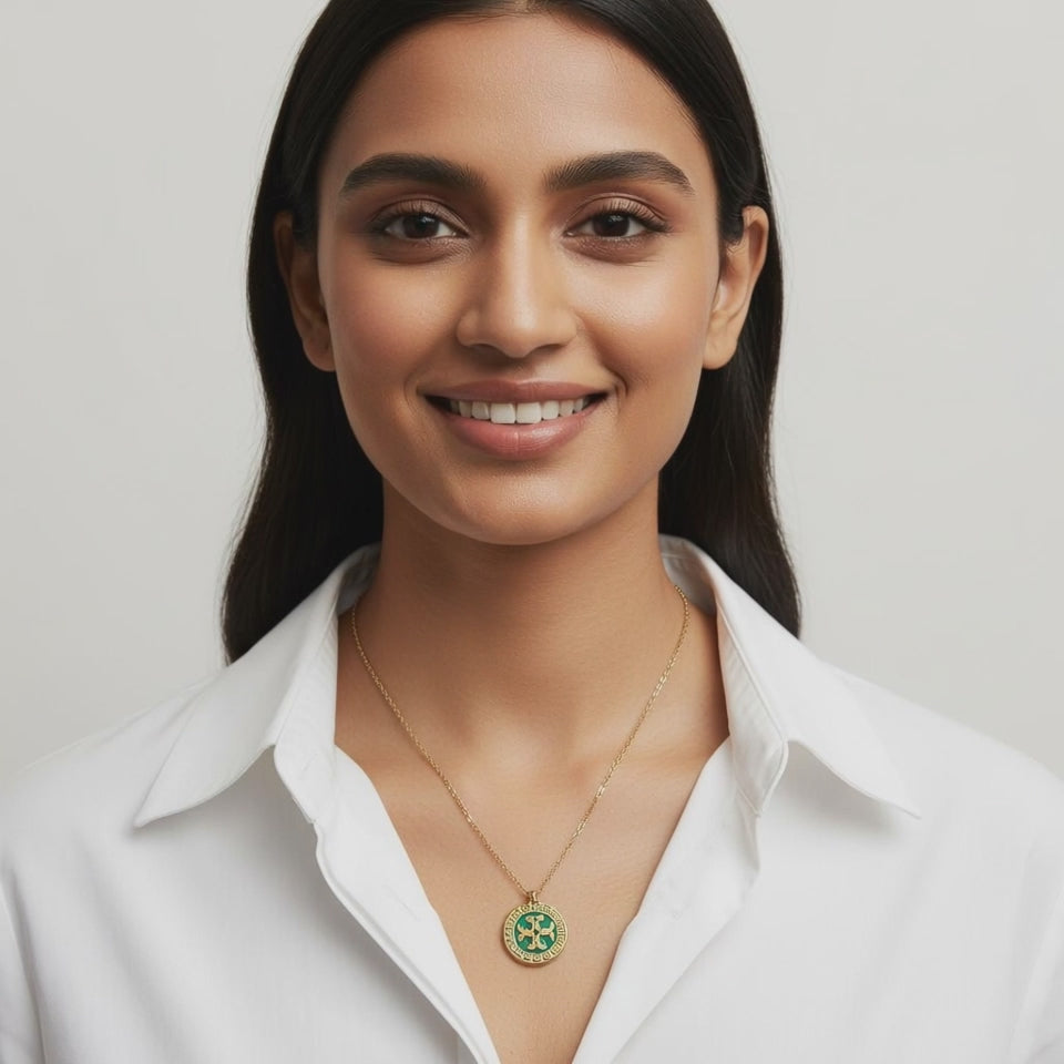 Evergold Emerald Emblem Chain – 14K Gold Plated | Just A Girl